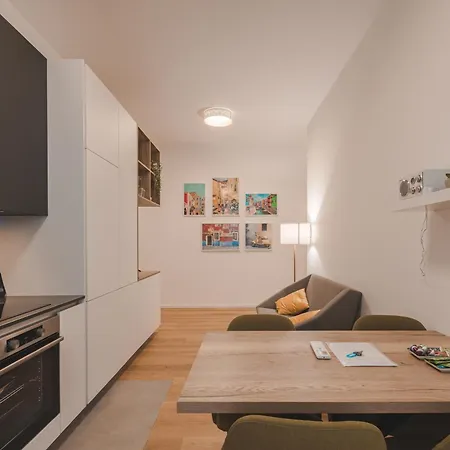 Stylish In The Center Of - Station - Wifi-netflix * Triest