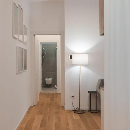 Stylish In The Center Of - Station - Wifi-netflix