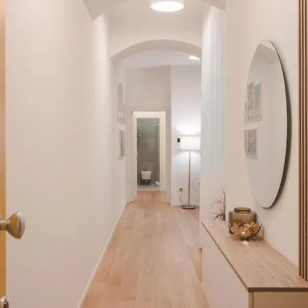 Stylish In The Center Of - Station - Wifi-netflix Apartment Triest