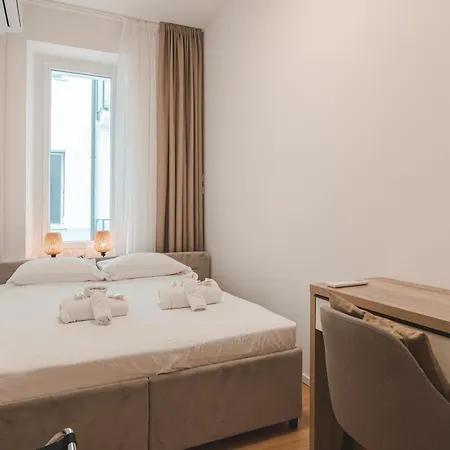 Stylish In The Center Of - Station - Wifi-netflix Apartment Triest