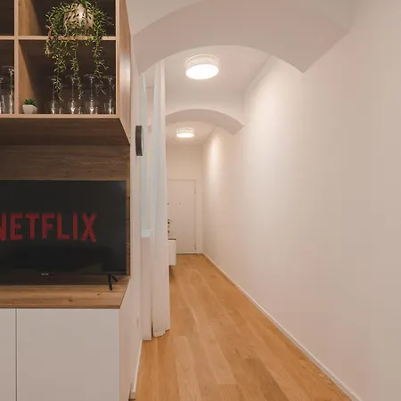 Apartment Stylish In The Center Of - Station - Wifi-netflix And Sky X Trieste