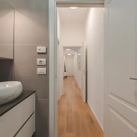Stylish In The Center Of - Station - Wifi-netflix And Sky X Trieste