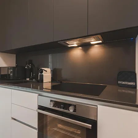 Stylish In The Center Of - Station - Wifi-netflix Trieste